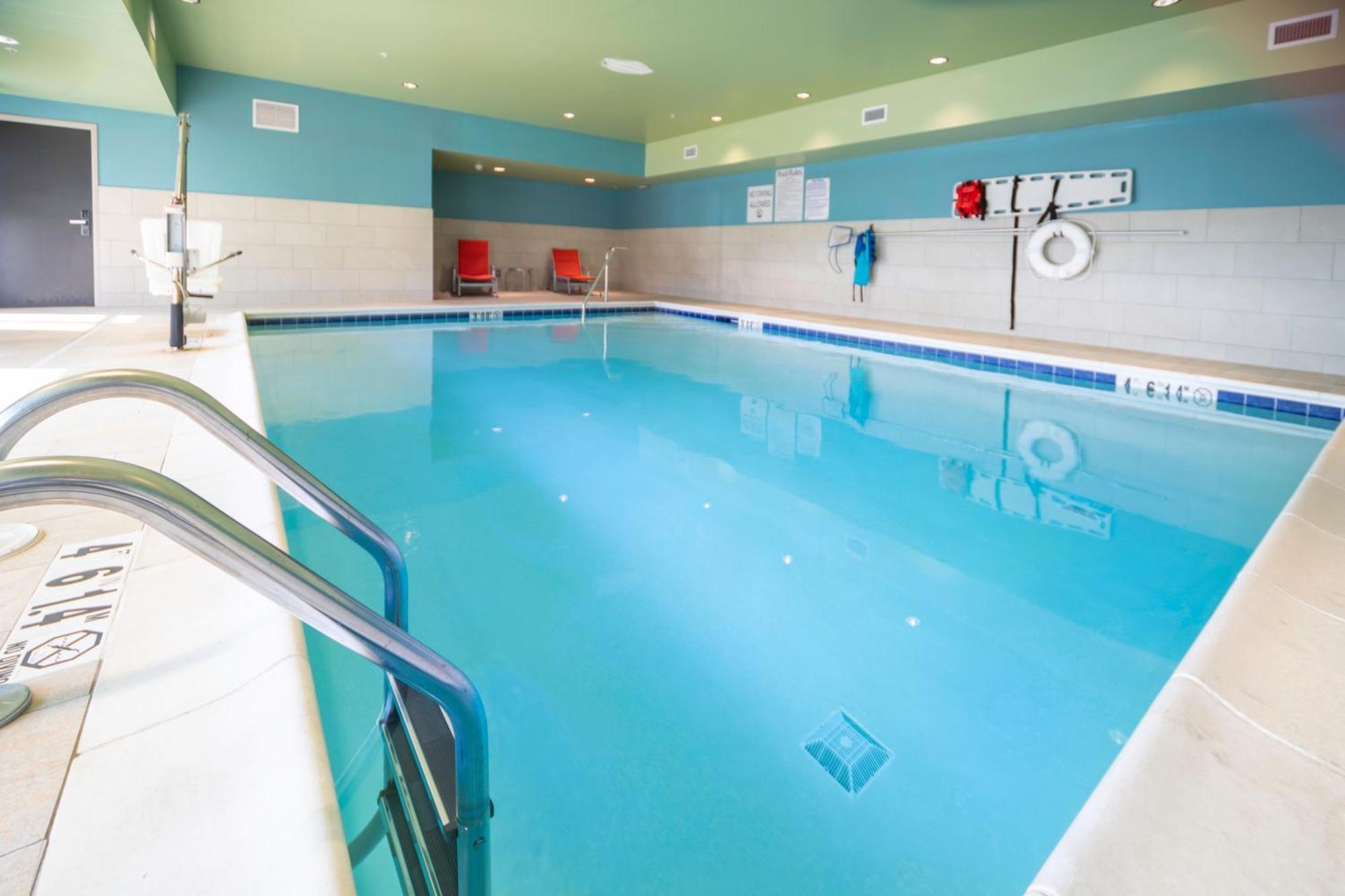 Holiday Inn Express & Suites - Florence - Cincinnati Airport By Ihg Eksteriør bilde